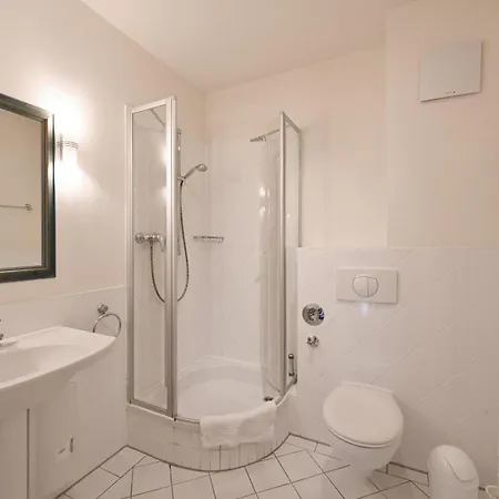 Ferienwohnung-10-in-sellin-auf-ruegen-villa-celia-6-pers-wlan-und-sauna-200-m-vom-strand-entfernt Apartment