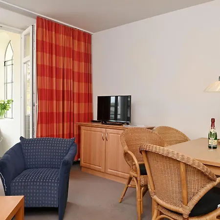 Apartamento Ferienwohnung-10-in-sellin-auf-ruegen-villa-celia-6-pers-wlan-und-sauna-200-m-vom-strand-entfernt