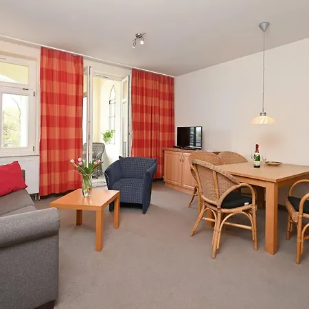 Ferienwohnung-10-in-sellin-auf-ruegen-villa-celia-6-pers-wlan-und-sauna-200-m-vom-strand-entfernt Apartment *